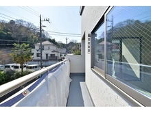 【神奈川県/横浜市保土ケ谷区新井町】保土ケ谷区新井町　新築戸建　1号棟 バルコニー