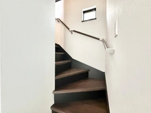 【神奈川県/横浜市保土ケ谷区月見台】月見台III　新築分譲住宅1号棟 階段（1階より撮影）