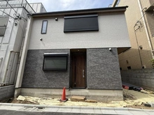 【東京都/江戸川区平井】平井三丁目新築一戸建B棟 建築中の外観：【全2棟／写真中央】
