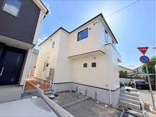 【兵庫県/伊丹市鈴原町】伊丹市鈴原町2期 1号棟 建築中の外観：全3棟