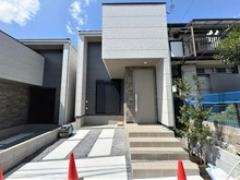 【千葉県/習志野市屋敷】習志野市屋敷3丁目　新築戸建て2号棟 外観：【全2棟／奥側2号棟】