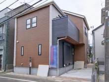 【埼玉県/入間市東藤沢】入間市東藤沢5丁目　1号棟 建築中の外観：全4区画/写真中央