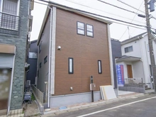 【埼玉県/入間市東藤沢】入間市東藤沢5丁目　1号棟 建築中の外観：全4区画/写真中央