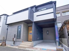 【埼玉県/入間市東藤沢】入間市東藤沢5丁目　2号棟 建築中の外観：全4区画/写真中央
