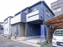 【埼玉県/入間市東藤沢】入間市東藤沢5丁目　2号棟 建築中の外観：全4区画/写真中央