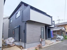 【埼玉県/入間市東藤沢】入間市東藤沢5丁目　2号棟 建築中の外観：全4区画/写真中央