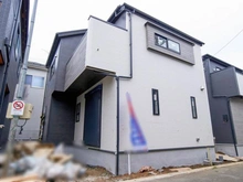 【埼玉県/入間市東藤沢】入間市東藤沢5丁目　3号棟 建築中の外観：全4区画/写真中央