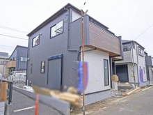 【埼玉県/入間市東藤沢】入間市東藤沢5丁目　4号棟 建築中の外観：全4区画/写真中央