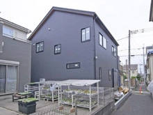 【埼玉県/入間市東藤沢】入間市東藤沢5丁目　4号棟 建築中の外観：全4区画/写真中央