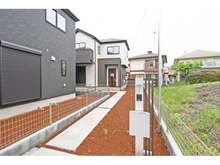 【埼玉県/入間市扇台】入間市扇台5期　2号棟 アプローチ