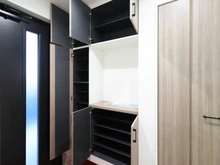 【埼玉県/狭山市入間川】狭山市入間川2丁目　1号棟 玄関：収納