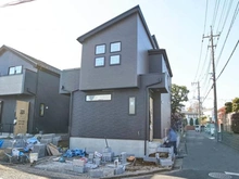 【東京都/東久留米市氷川台】東久留米市氷川台5期　1号棟 建築中の外観：全2棟現場/写真右