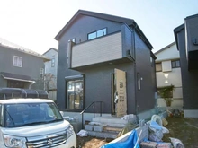 【東京都/東久留米市氷川台】東久留米市氷川台5期　2号棟 建築中の外観：全2棟現場/写真中央