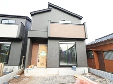 【埼玉県/入間市大字下藤沢】入間市下藤沢23期　2号棟 建築中の外観：全2区画/写真右側