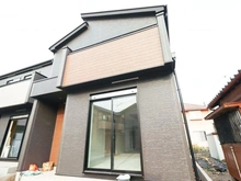 【埼玉県/入間市大字下藤沢】入間市下藤沢23期　2号棟 建築中の外観：全2区画/写真右側