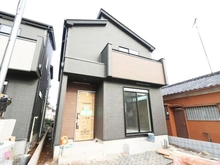 【埼玉県/入間市大字下藤沢】入間市下藤沢23期　2号棟 建築中の外観：全2区画/写真右側