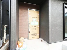 【埼玉県/入間市大字下藤沢】入間市下藤沢23期　2号棟 玄関