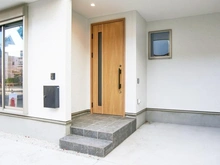 【埼玉県/新座市野寺】新座市野寺1期　1号棟 玄関