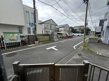 【埼玉県/所沢市美原町】所沢市美原町3丁目　中古戸建 玄関前