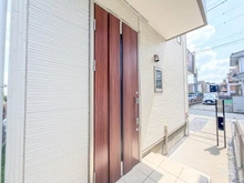 【埼玉県/新座市東】新座市東2丁目　中古戸建て 玄関