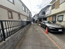 【埼玉県/所沢市上新井】所沢市上新井町3丁目　中古戸建 アプローチ