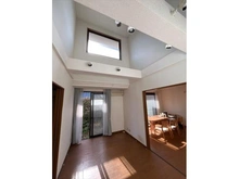 【神奈川県/海老名市国分寺台】海老名市国分寺台1丁目 中古一戸建て 洋室（ＬＤＫ横・吹抜）