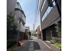 【東京都/新宿区下落合】新宿区下落合3丁目 中古一戸建て 前面道路　２０２６年６月撮影