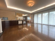 【東京都/多摩市桜ヶ丘】多摩市桜ヶ丘1丁目 中古一戸建て リビング（２０２６年６月撮影）