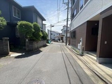 【神奈川県/横浜市戸塚区汲沢】横浜市戸塚区汲沢7丁目 中古一戸建て 西側前面道路（Ｒ８年５月撮影）