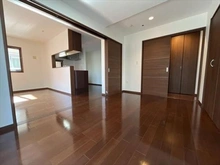 【埼玉県/さいたま市南区辻】さいたま市南区辻4丁目 中古一戸建て １階洋室（約６．９帖）・リビング