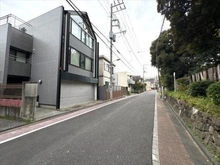 【東京都/北区岸町】北区岸町1丁目 中古一戸建て 前面道路（対象物件：左側）