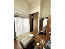 【神奈川県/横浜市南区永田東】横浜市南区永田東一丁目中古戸建 約8.7帖の洋室(1)！