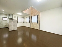 【神奈川県/横浜市港北区高田西】高田西1丁目一戸建て 【リビングダイニング】ご家族みんながゆったりくつろげる広々リビング。