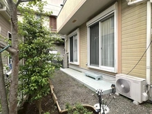 【神奈川県/横浜市港北区日吉】日吉1丁目一戸建て 【庭】周囲の視線を気にせず、外の空気に触れられます。お気軽にお問い合わせください。