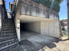 【神奈川県/横浜市港北区綱島台】綱島台一戸建て 【駐車場】ビルトイン駐車場のため、雨の日なども安心して駐車できます♪