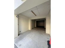 【東京都/新宿区西早稲田】新宿区西早稲田1丁目中古戸建 縦列駐車可能な車庫（車種によります）