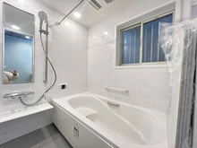 【大阪府/大阪市都島区御幸町】大阪市都島区御幸町一丁目　中古戸建 浴室（１Ｆ）/浴室暖房乾燥機×窓があり換気対策に最適！