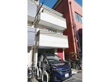 【東京都/大田区西糀谷】西糀谷2丁目一戸建て 【建物外観】ビルトインタイプのカースペースがございます。※車種制限あり。詳細はお問い合わせください。