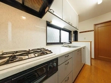 【東京都/府中市小柳町】府中市小柳町5丁目中古戸建 水まわりとの導線が考えられた使いやすいキッチン