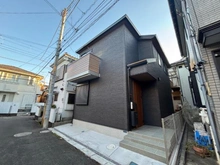 【千葉県/市川市大洲】市川市大洲3丁目 中古一戸建て 外観：閑静な住宅街に佇む、シックな色遣いの邸宅。