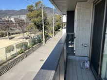 【兵庫県/神戸市灘区上河原通】神戸市灘区上河原通四丁目中古戸建 バルコニーには水栓がございます。