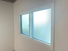 【神奈川県/川崎市川崎区大島】大島1丁目一戸建て ＜2階・インナーサッシ＞　2階の窓にはインナーサッシを新設。防音性に効果がある他、エアコンの効率を高め、省エネ効果も期待できます。