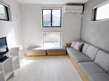 【神奈川県/横浜市鶴見区小野町】小野町一戸建て 【リビングダイニング】2階のLDKは三面採光の明るい空間です！※室内の家具・調度品等は販売価格に含まれません。