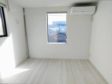 【神奈川県/横浜市鶴見区小野町】小野町一戸建て 【洋室】全居室二面採光の明るい2LDK＋Sタイプ