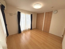 【神奈川県/横浜市鶴見区東寺尾】東寺尾6丁目一戸建て 【洋室】収納スペースがたっぷりございます。