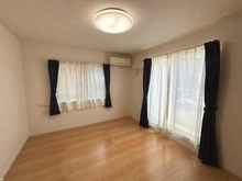 【神奈川県/横浜市鶴見区東寺尾】東寺尾6丁目一戸建て 【洋室】2面採光につき、陽当たり・通風良好な洋室です。