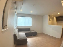 【神奈川県/横浜市鶴見区佃野町】佃野町一戸建て 【リビングダイニング】家族の会話が弾む対面式キッチンを採用。フロア全体がリビングになっているた・・・