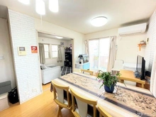 【神奈川県/横浜市鶴見区浜町】浜町1丁目一戸建て 隣の洋室をの引き戸を開けると、リビングダイニングがより開放的な空間になります！