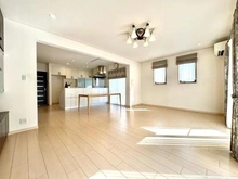 【愛知県/名古屋市名東区石が根町】名古屋市名東区石が根町　中古戸建 リビング