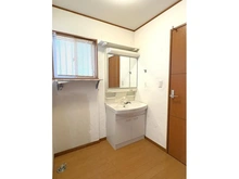 【神奈川県/横浜市泉区上飯田町】泉区上飯田町一戸建て たっぷりの収納を設けたシャワー付洗面台で快適な暮らし。